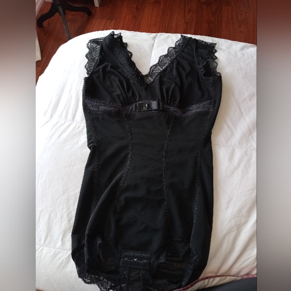 Vintage black one piece bodysuit. Large